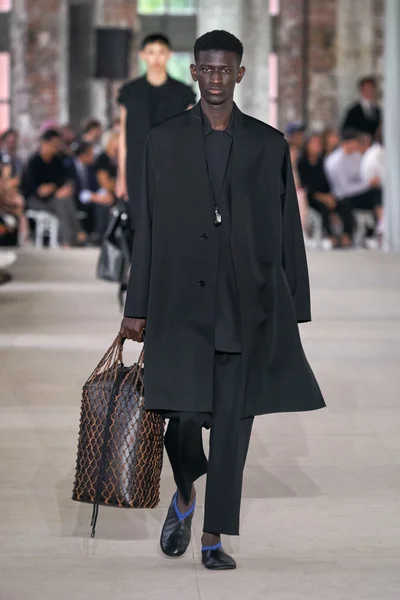 Look 15